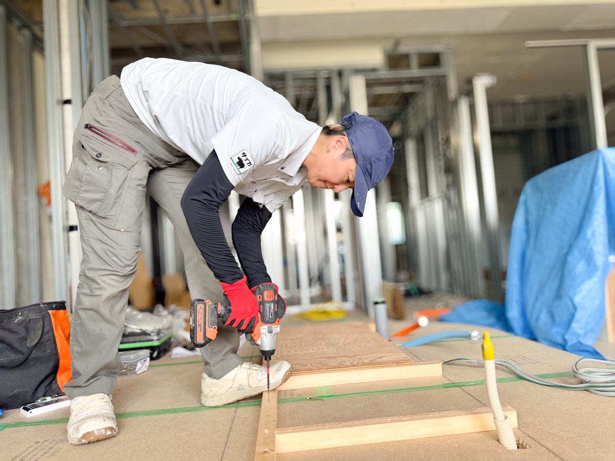 現場で作業する職人